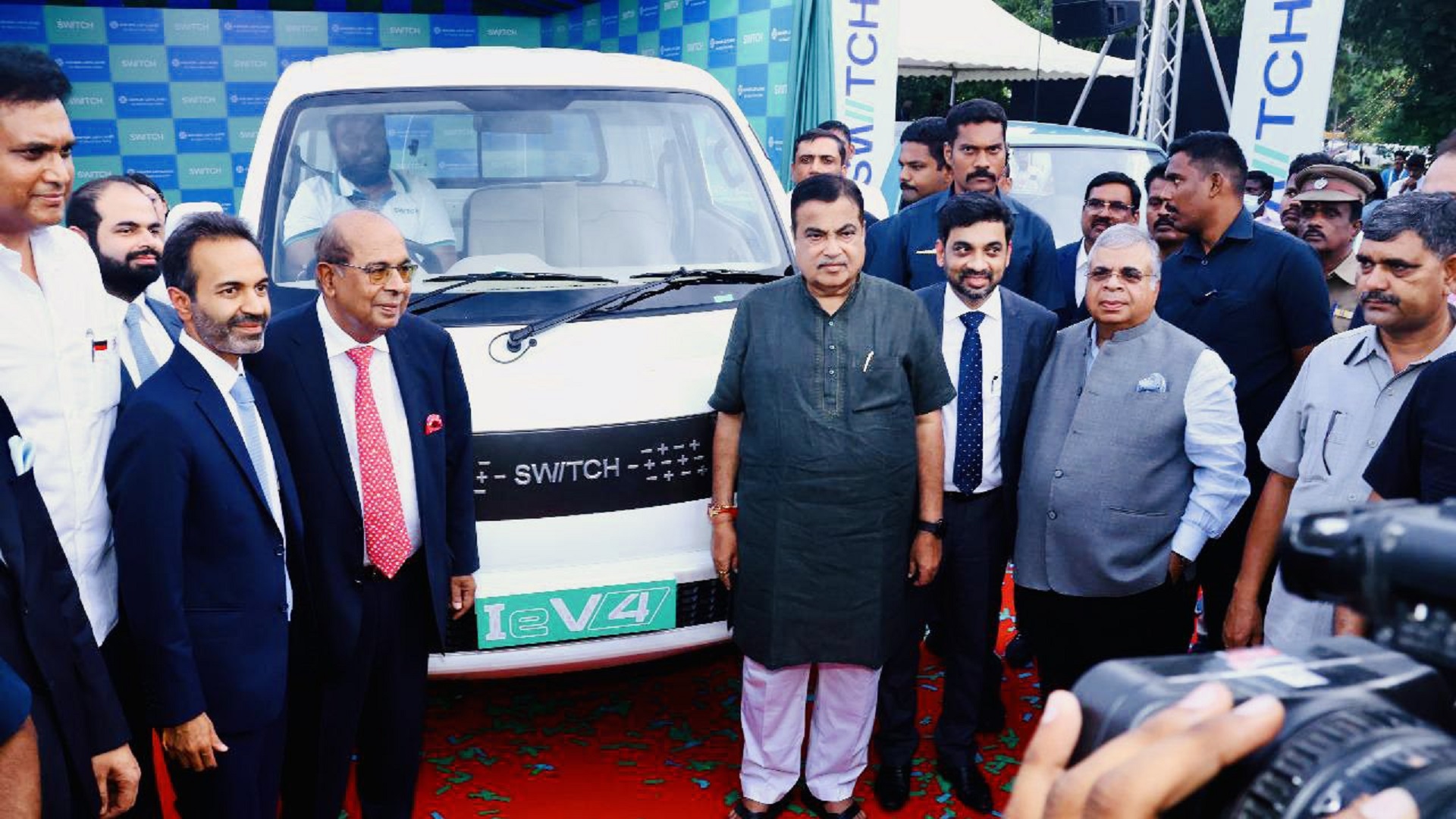 Ashok Leyland unveils ELCV